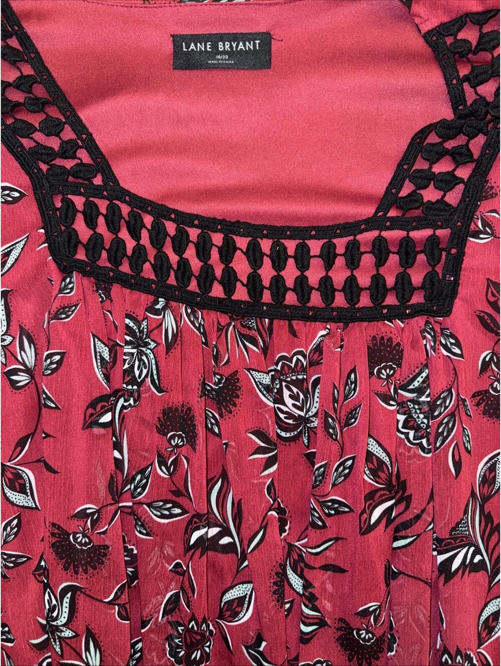 Lane Bryant Short Sleeves Knitted Neck Line Burgundy Flower 18/20 Floral Red